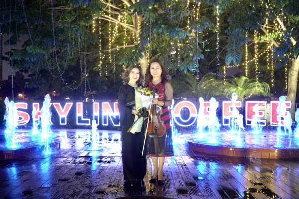 ĐÊM DIỄN NGHỆ THUẬT SKYLINE COFFEE GÂY QUỸ 100 TRIỆU ỦNG HỘ MIỀN TRUNG.