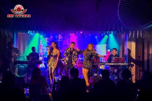 Diva Thanh Hà & MC Kỳ Duyên thắp lửa nhiệt huyết cho khán giả Hà Nội
